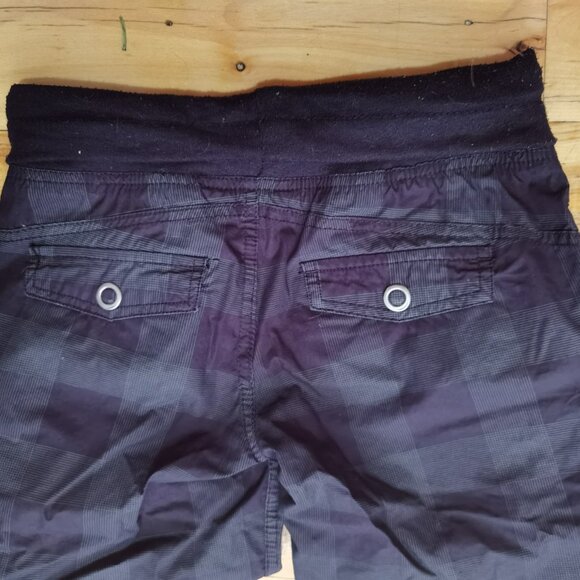 Cute Y2K capri pants black and grey plaid - Picture 4 of 5